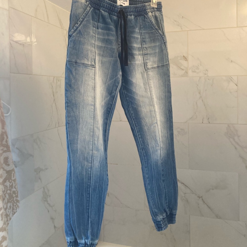 Levis jogger jeans - Picture 2 of 4